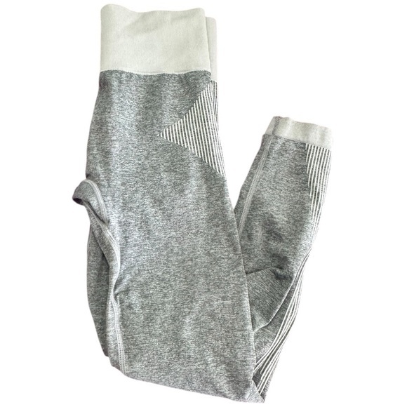 Activewear Bundle Calvin Klein, Exertek, Lions Den & Paradox Tops & Leggings - Picture 8 of 14